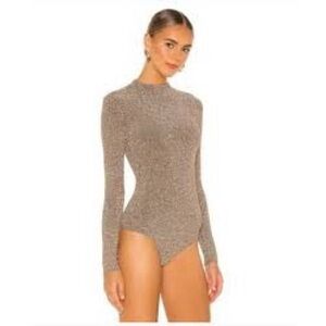 NWOT SHOW ME YOUR
MUMU Party Time Bodysuit in Gold Shinny Shine size L